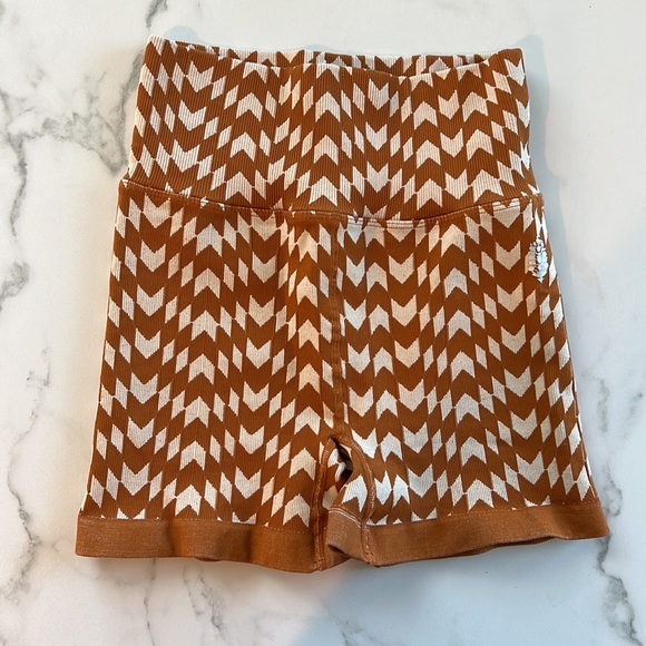 Free People Movement Good Karma Chevron Crop + Short (as a set) - Picture 11 of 13